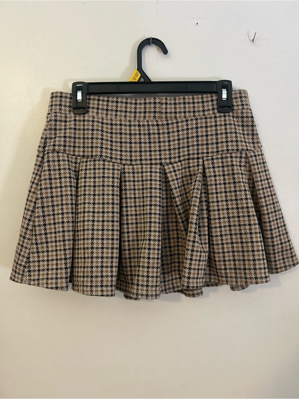 American Eagle Plaid Skirt - Picture 2 of 6